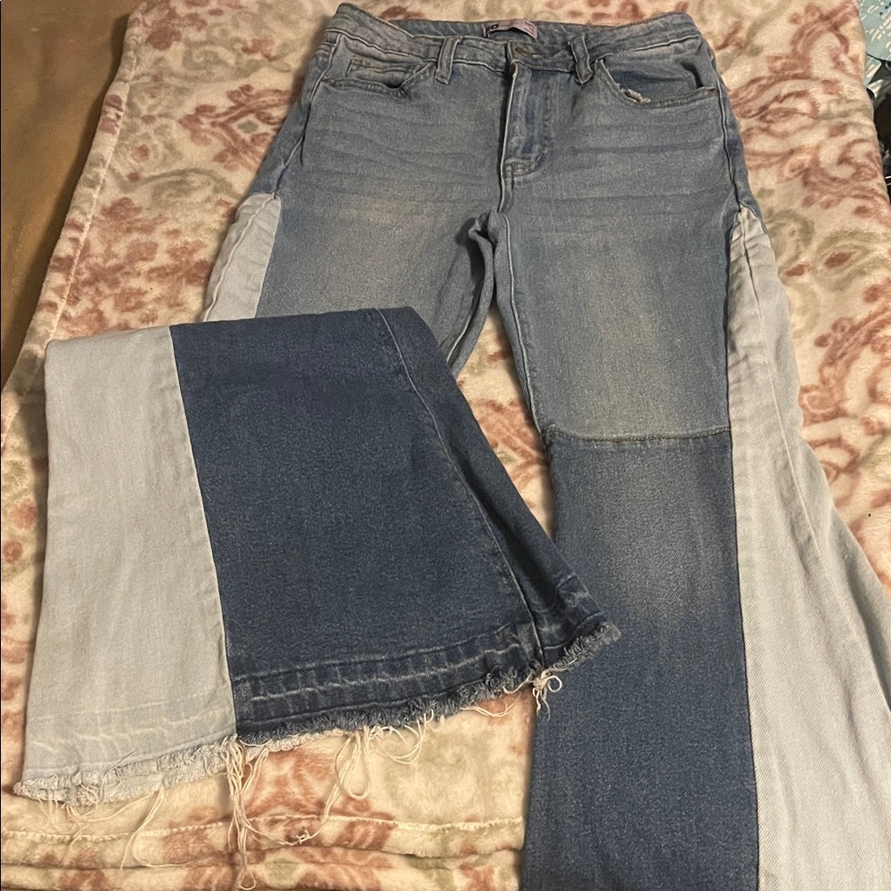 SO Two-Tone Flare Jeans